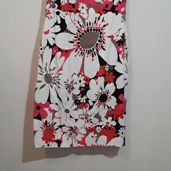 London Style Woman Dress -flower pattern - Picture 2 of 8